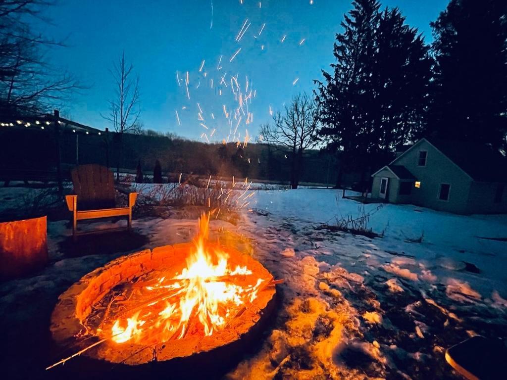 Cozy Cottage With Jacuzzi And Fire Pit And Reading Nook! Livingston Manor Esterno foto